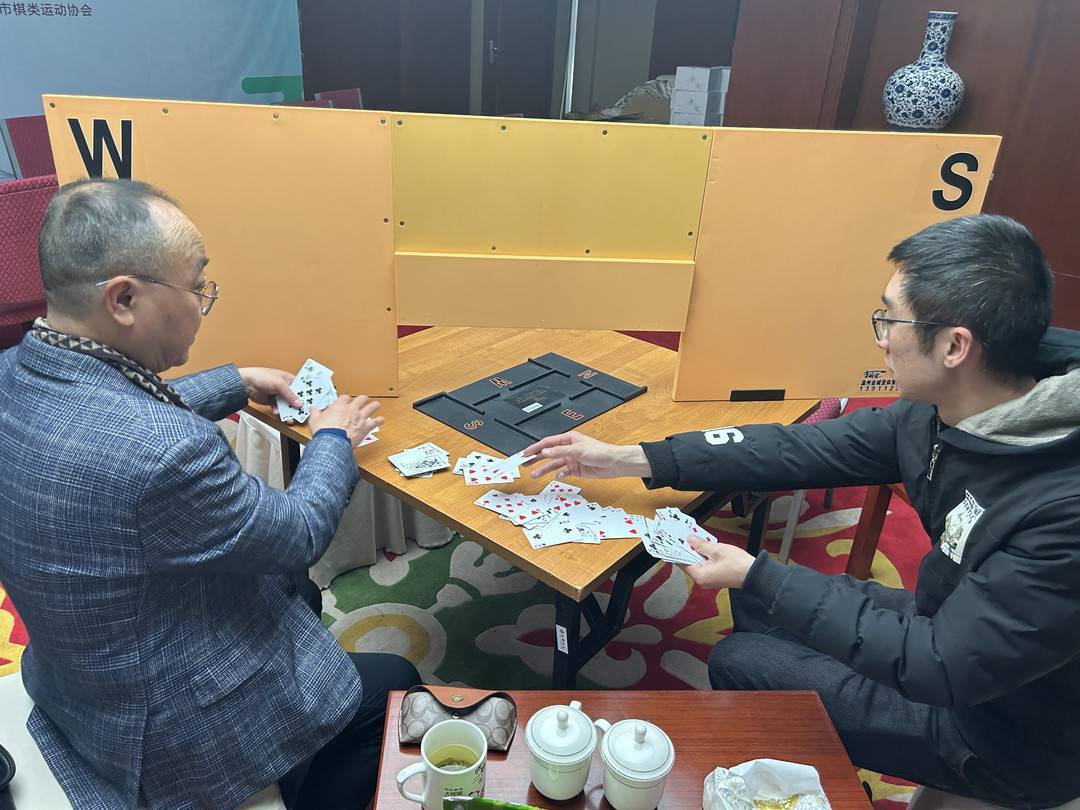 掼蛋为啥这么猛？棋牌专家：出牌就像扔炸弹_凤凰网